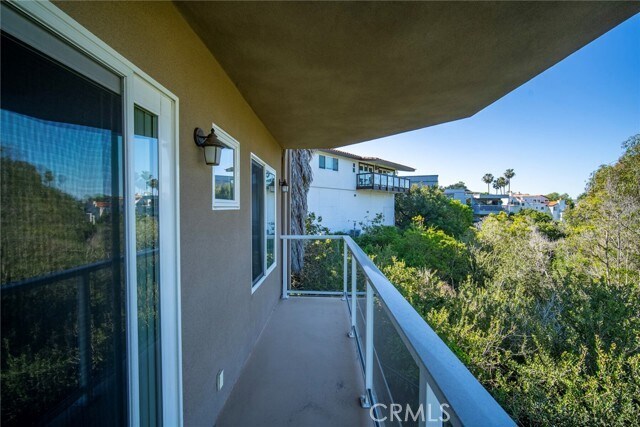 Building Photo - 214 Avenida Montalvo