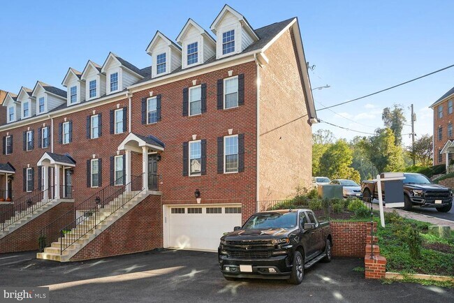 Building Photo - 1555 Rivertown Pl