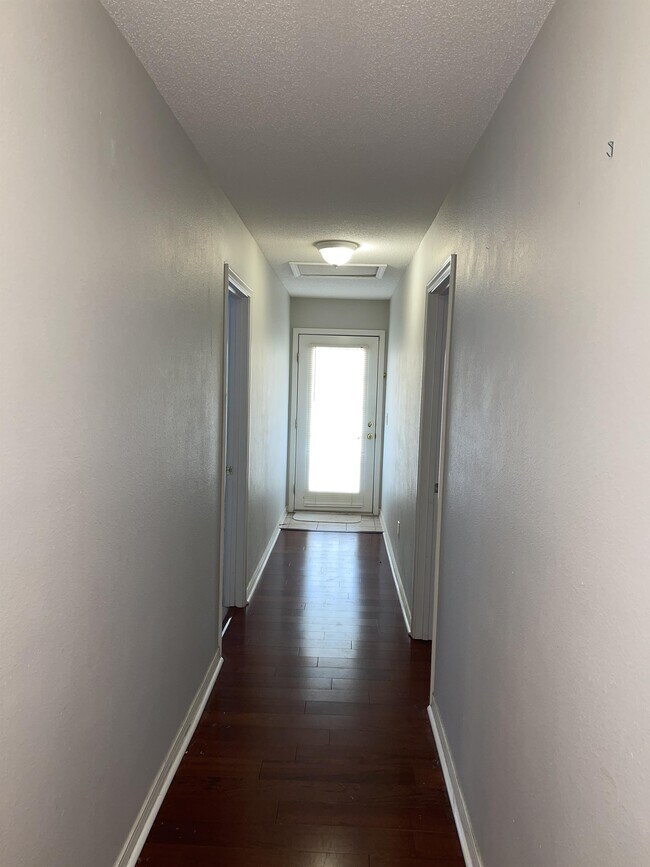 Building Photo - 1215 E Brainerd St