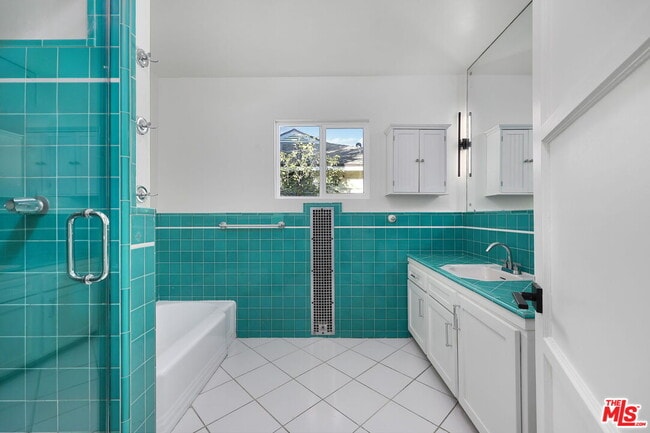 Building Photo - 5318 Teesdale Ave
