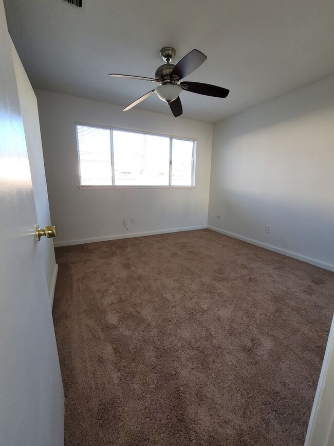 Building Photo - Parkway Home