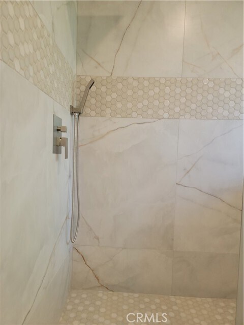 Building Photo - 588 W 17th St