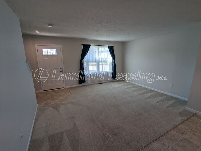 Building Photo - Martin's Run Colonial in Amherst School Di...