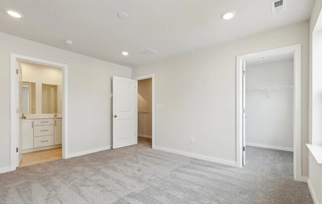 Building Photo - 7 Moran Pl