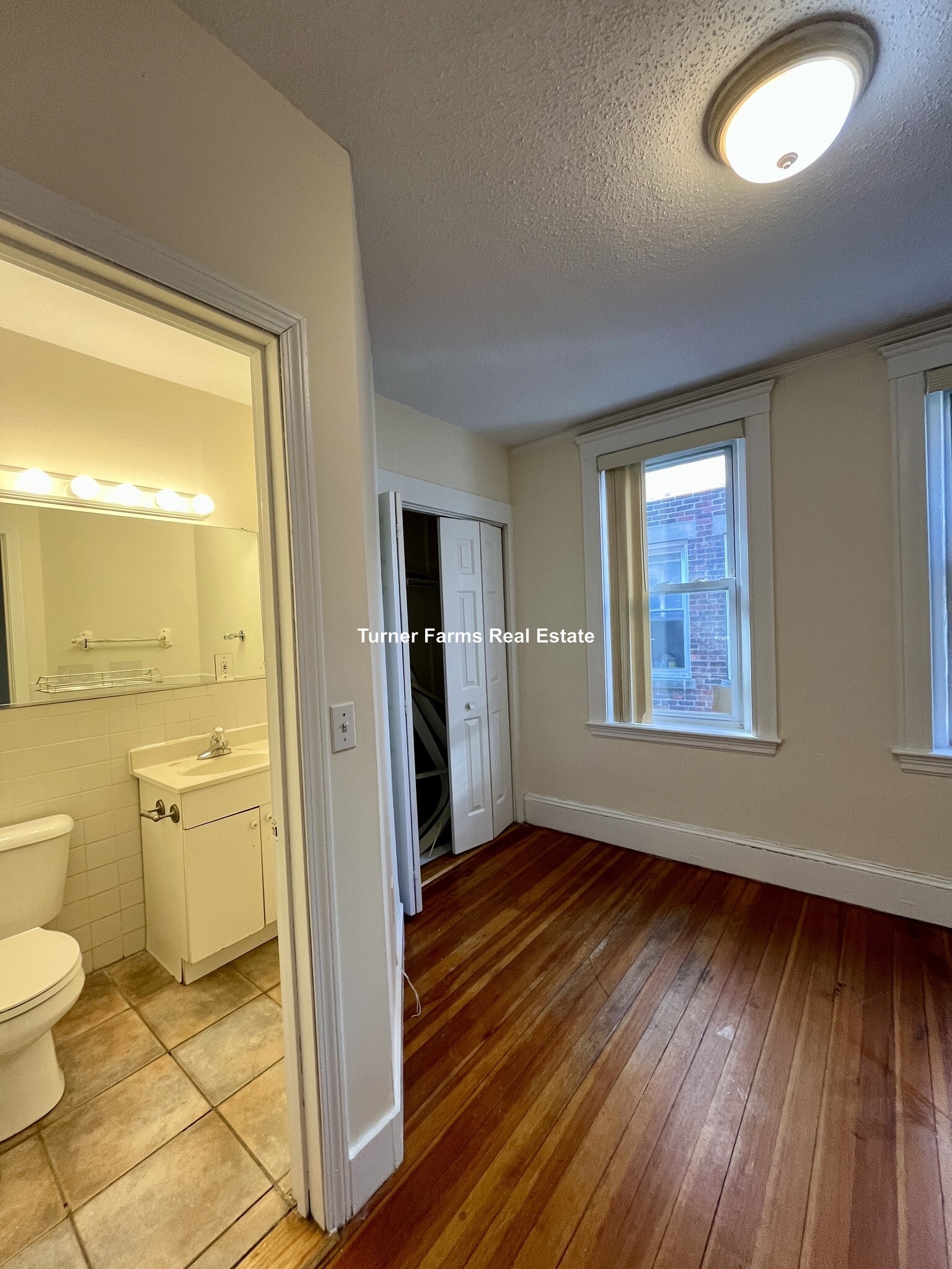 Building Photo - 15 Barrows St