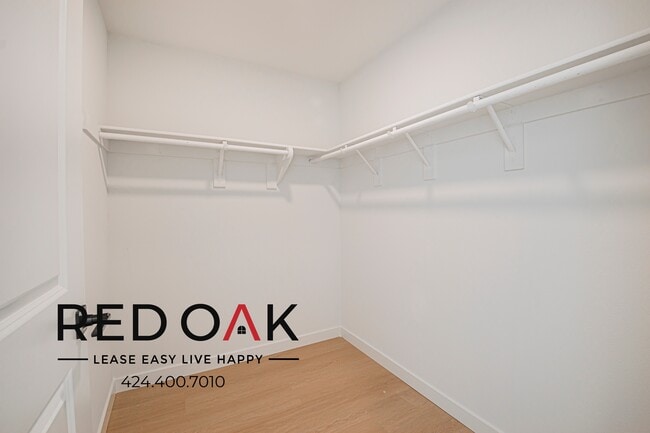 Building Photo - 856 S Gramercy Dr