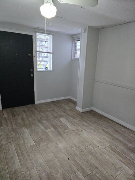 Building Photo - 7107 Arlet Dr