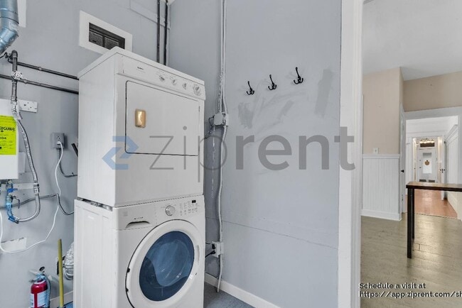 Building Photo - 161 Capp St