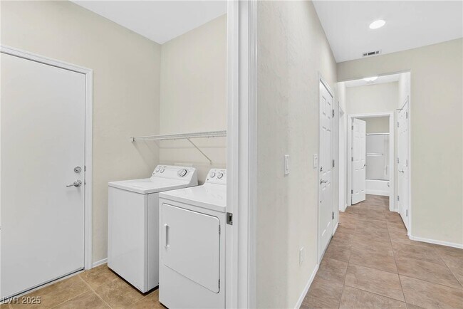 Building Photo - 7349 Shelduck St