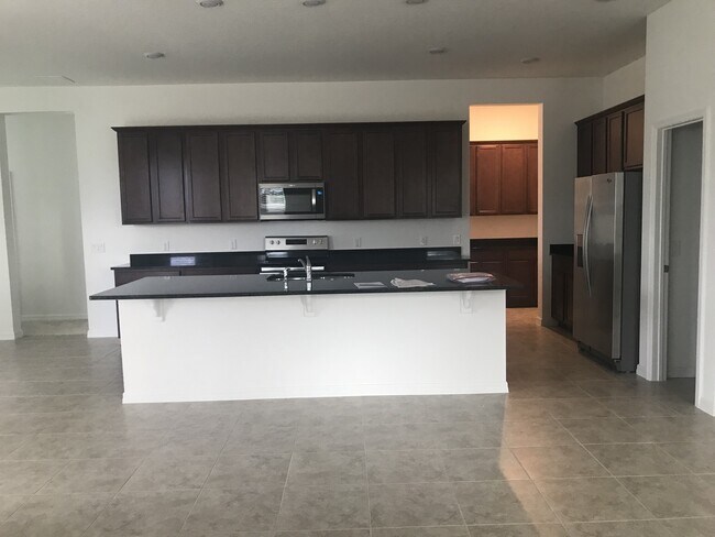 Building Photo - 5 Bedroom at West side Village at Heart of Windermere