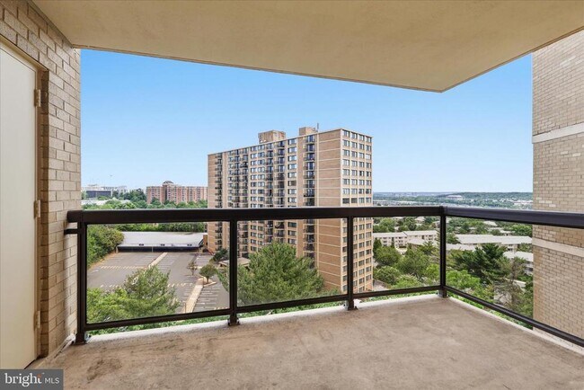 Building Photo - 309 Yoakum Pkwy
