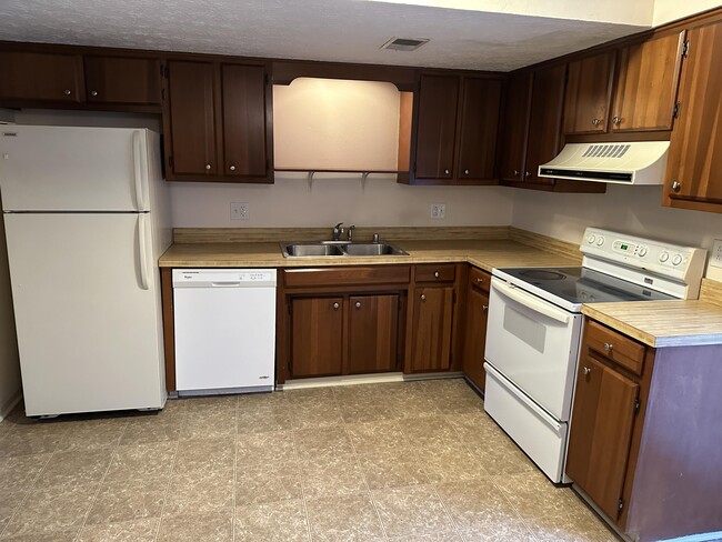 Building Photo - 1104 Collins Ln