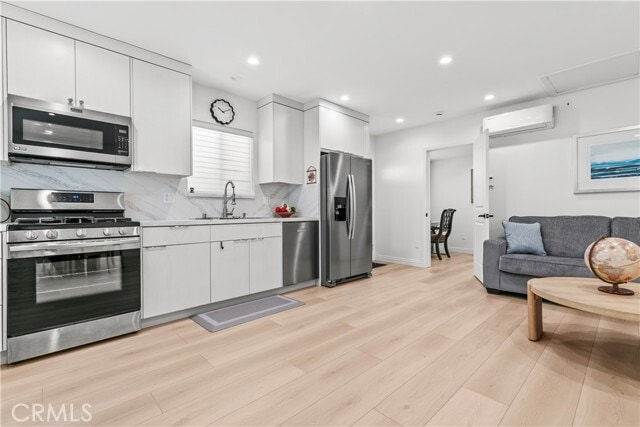 Building Photo - 6712 Ventura Canyon Ave