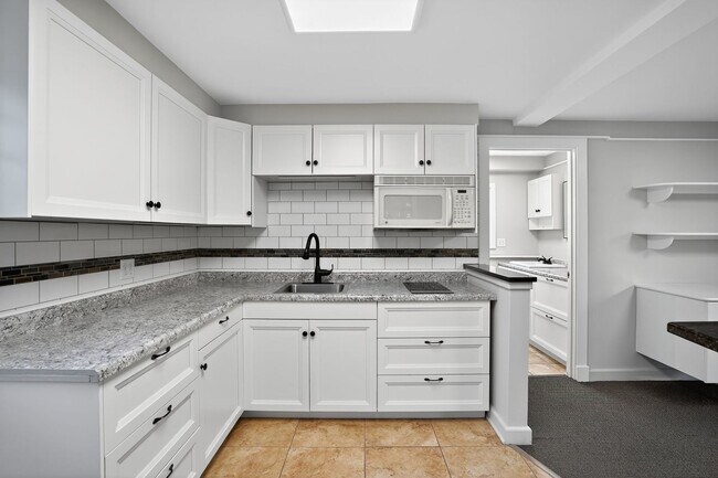 Building Photo - 1036 Guerin Rd