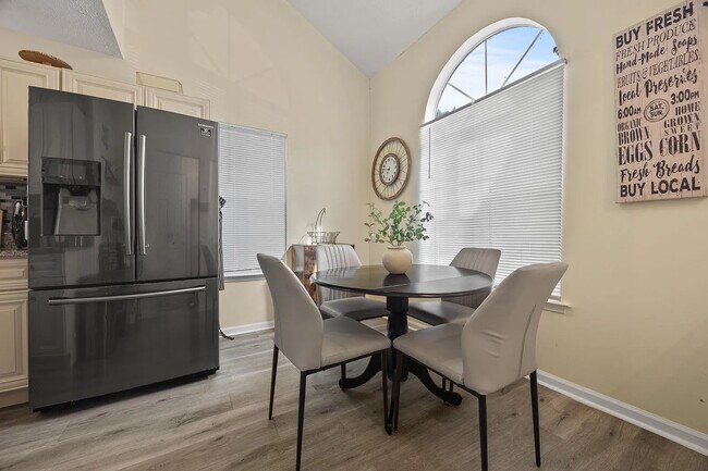 Building Photo - Room in House on Crestridge Ct