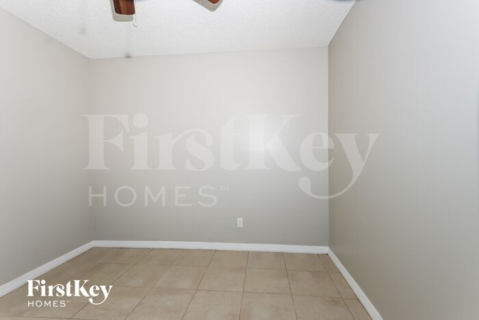 Building Photo - 438 SE Streamlet Ave