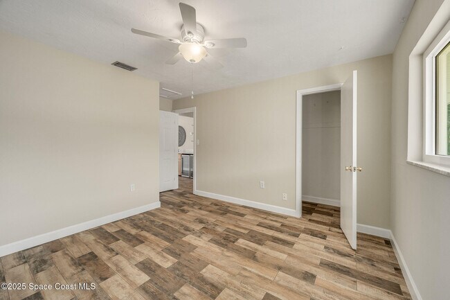 Building Photo - 458 Sandpiper Dr