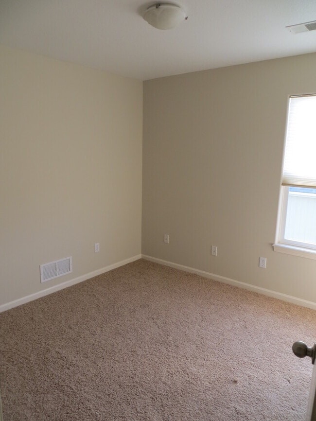 Building Photo - Marvelous Home