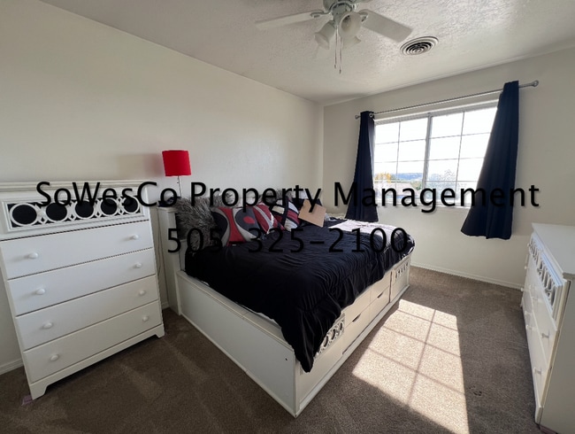 Building Photo - 3300 Majesta Pl