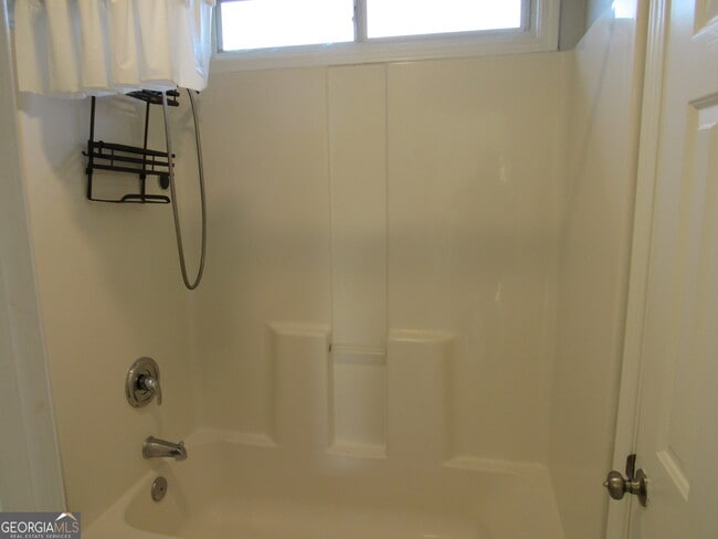 Building Photo - 305 Sunderland Cir