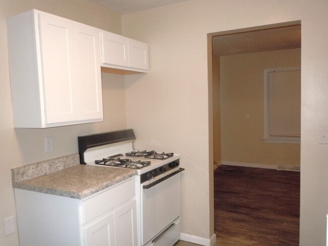 Building Photo - Two Bedroom Home with Utility Room off Kitchen and a Garage!!