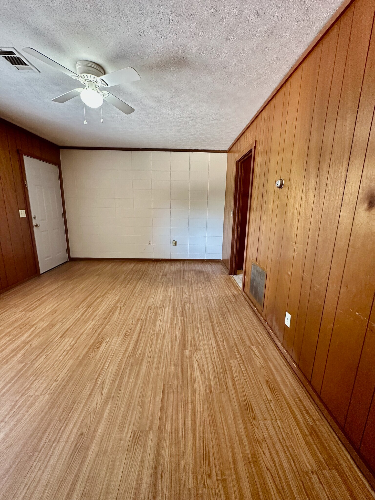Building Photo - 207 Auburn Dr