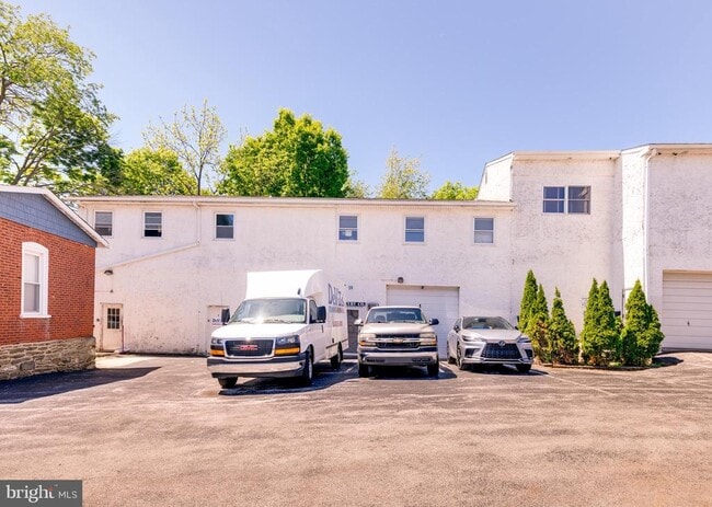 Building Photo - 2120 Bellemead Ave