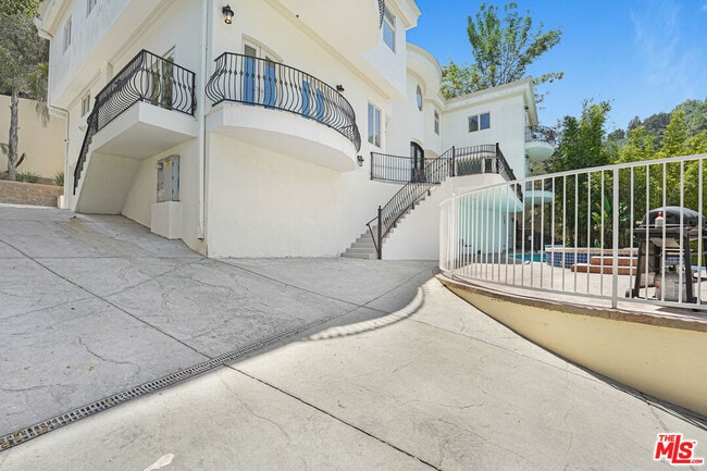 Building Photo - 4156 Sunswept Dr