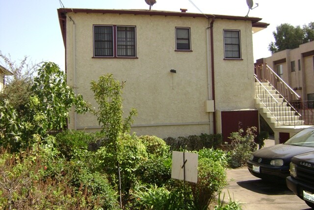 Front View 2 Rear 5 Plex - 2028 Delaware Ave