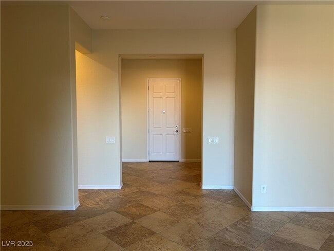 Building Photo - 2685 La Boutique St