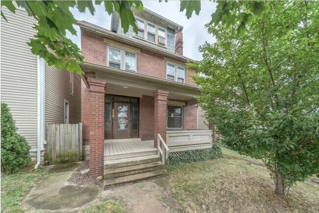 Primary Photo - Incredible 6 Bedroom Home OSU Campus – Ren...