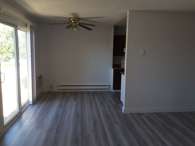 Building Photo - NEWLY REMODELED, SPACIOUS 2 BEDROOM 1 BATH CONDO IN WILDCREEK GARDENS