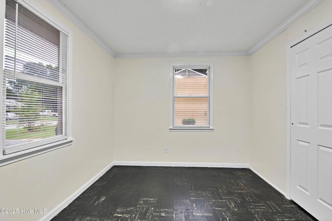 Building Photo - 521 Williams St