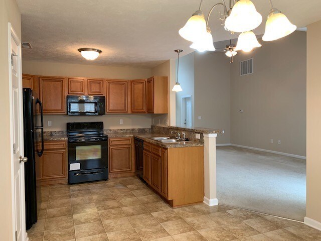 Building Photo - Move In Ready! 3 Bedrooms, 2 Baths & garage!