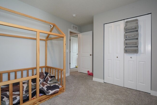 Building Photo - Beautiful 4-Bedroom Home with Modern Finishes & 2 Car Garage!