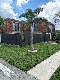 Building Photo - 2201 White Pine Cir