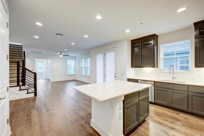Building Photo - 2501 Simond Ave