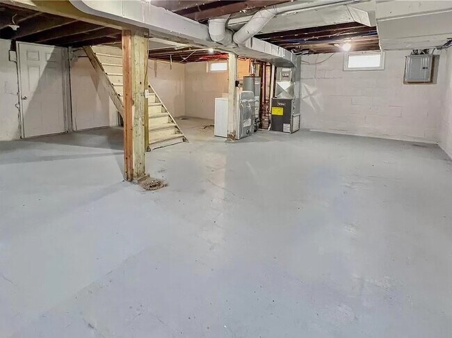 Building Photo - 316 E Florida Ave