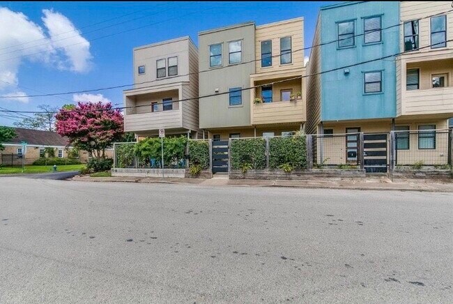 Building Photo - 1703 Patterson St