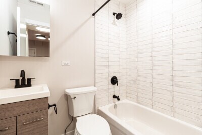 Building Photo - 654 W Wellington Ave