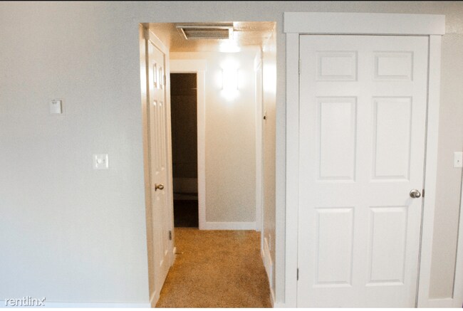 Building Photo - 1820 W 700 N