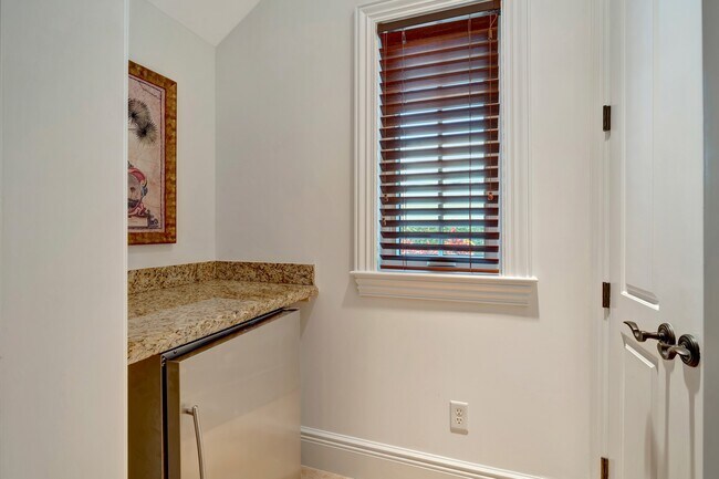 Building Photo - 1510 Ocean Dr