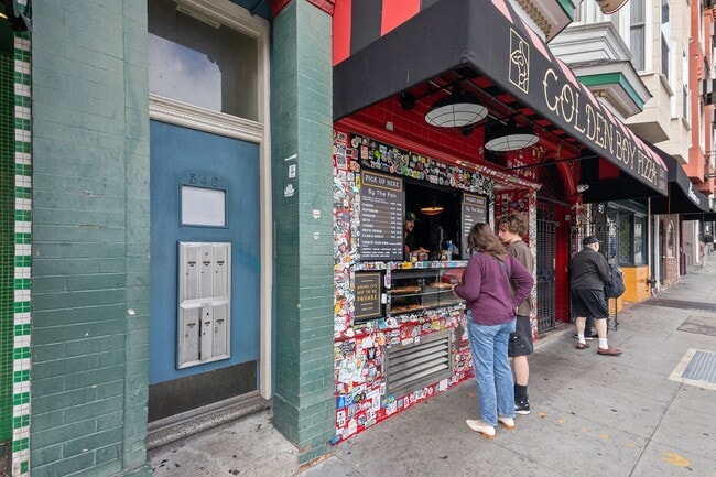 Building Photo - 546 Green St