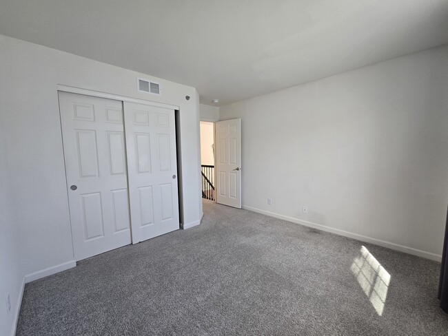 Building Photo - 7106 Country Club Hills Dr