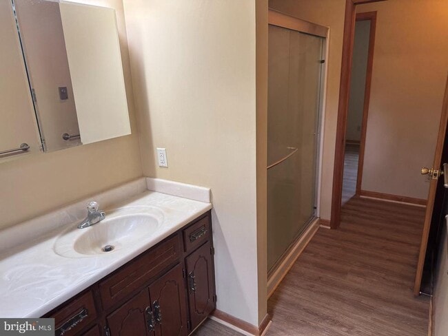 Building Photo - 60 Edgelea Dr