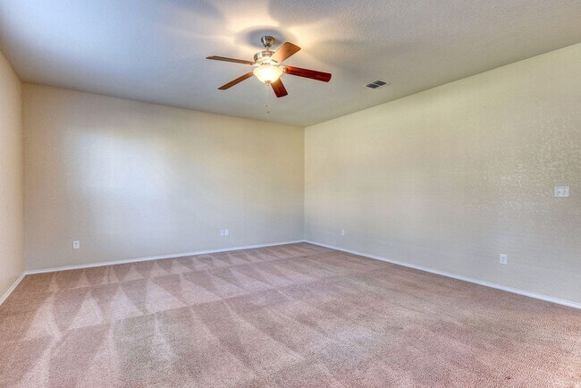 Building Photo - 4 Bedroom/3 Bath Ridge of Silverado Hills Subdivision