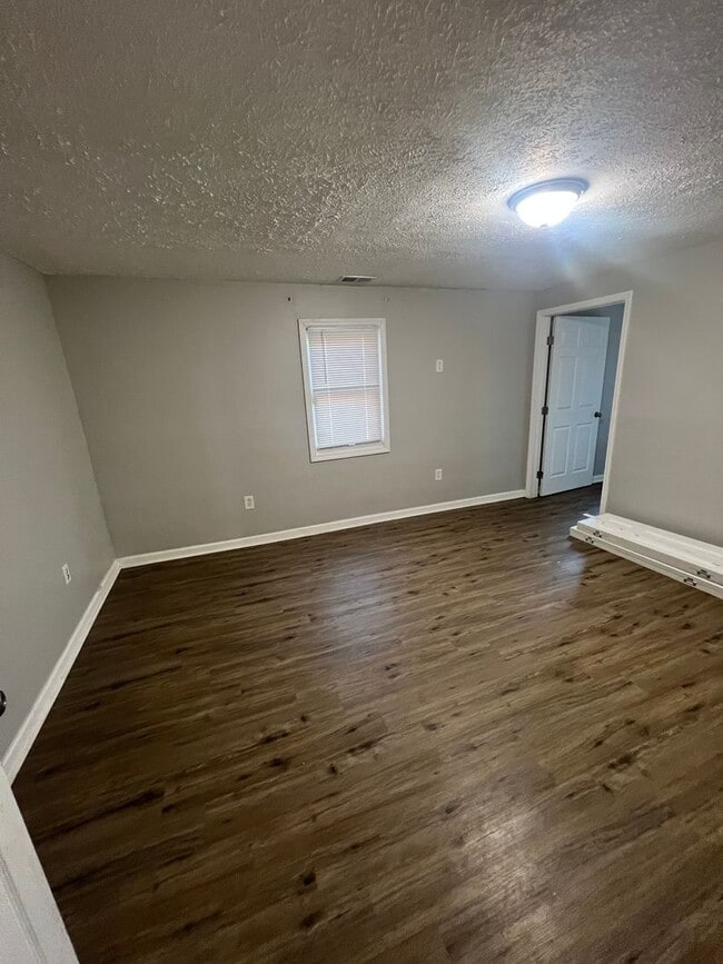 Building Photo - House for rent in Elizabethtown. 3 bed and...