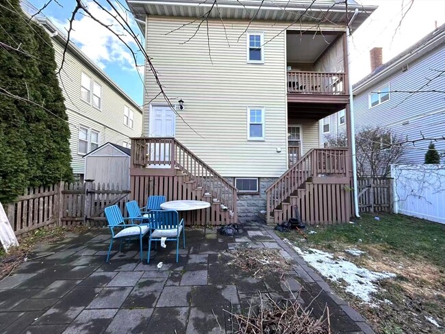 Building Photo - 97 Bowdoin St