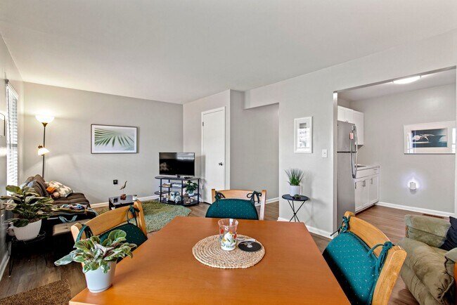 Building Photo - 525 Bay St