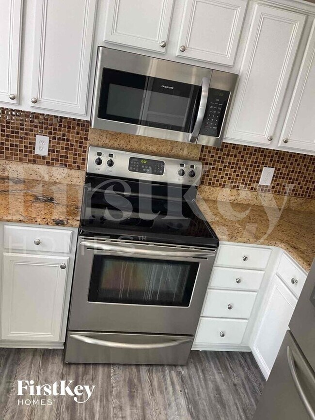 Building Photo - 12738 Planters Row Dr